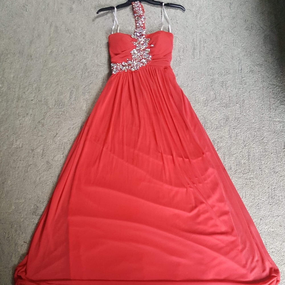 B. Darlin prom dress